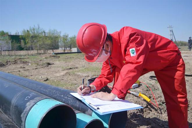 油田首个！大庆这个采油厂为地下管道加了“安全网”