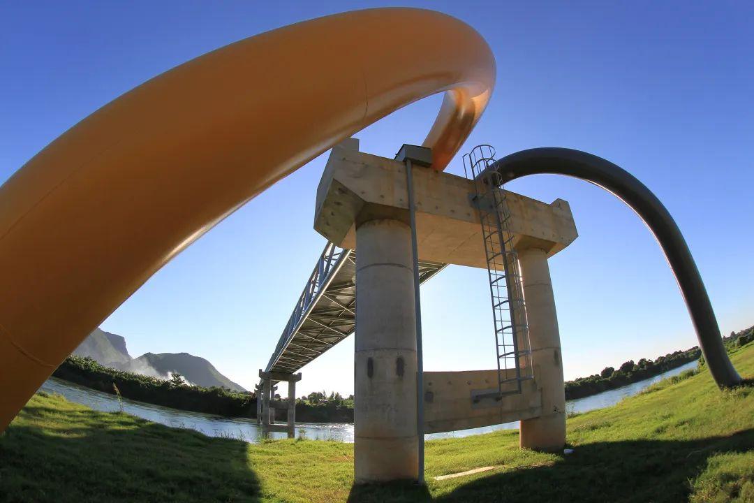 管道是如何跨越大江大河的？