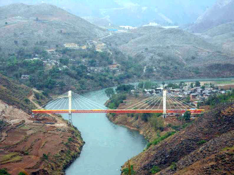 管道是如何跨越大江大河的？