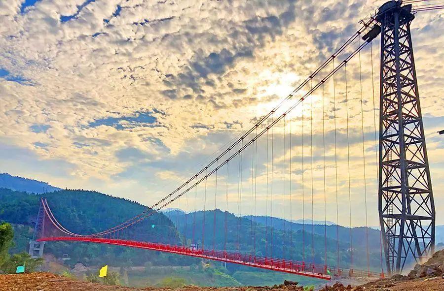 管道是如何跨越大江大河的？